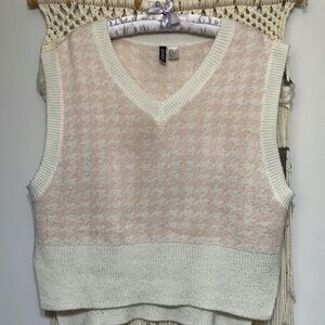 H&M houndstooth pink sweater vest